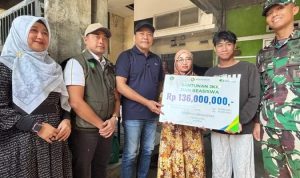 bupati-subandi-berikan-santunan-rp136-juta-untuk-ahli-waris-pedagang-korban-kece-70503