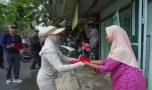 hut-ri-ke-79-wali-kota-mojokerto-bagikan-bendera-merah-putih-89952