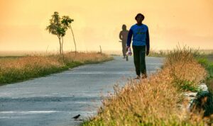 Photo by Tom Fisk via Pexels - Jalan Pagi: Rahasia Ampuh Menjaga Kesehatan Mental Anda