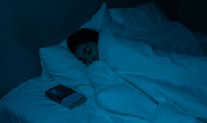 Photo by cottonbro studio via Pexels - Manfaat Membaca Buku Sebelum Tidur untuk Kualitas Tidur Anda