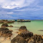 Photo by Man Fong Wong via Pexels - Panduan Liburan Hemat ke Pantai Eksotis dengan Budget Terjangkau