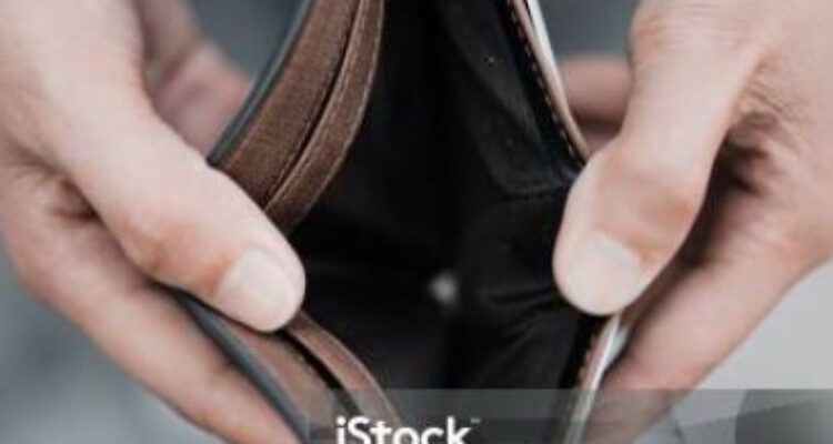Photo by istockphoto.com - 10 Penyebab Gaji Cepat Habis yang Sering Terlewatkan