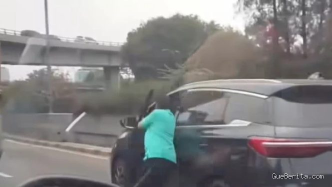 Analisis Penyebab Sopir Taksi Hijau Terseret BYD 50 Meter di Tol Jakbar