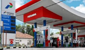 Photo by lombok.tribunnews.com - Daftar Harga BBM Pertamina Pertalite dan Pertamax Terbaru 2024