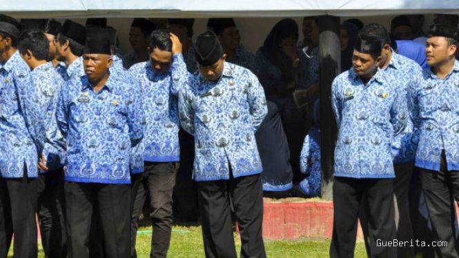 Nasib Guru Tak Lulus PNS-PPPK: Tetap Mengajar Lewat Dana BOS