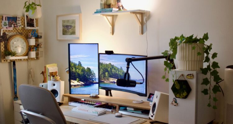 Photo by id.pinterest.com - Panduan Memilih Monitor Kerja dari Rumah yang Ergonomis dan Efektif