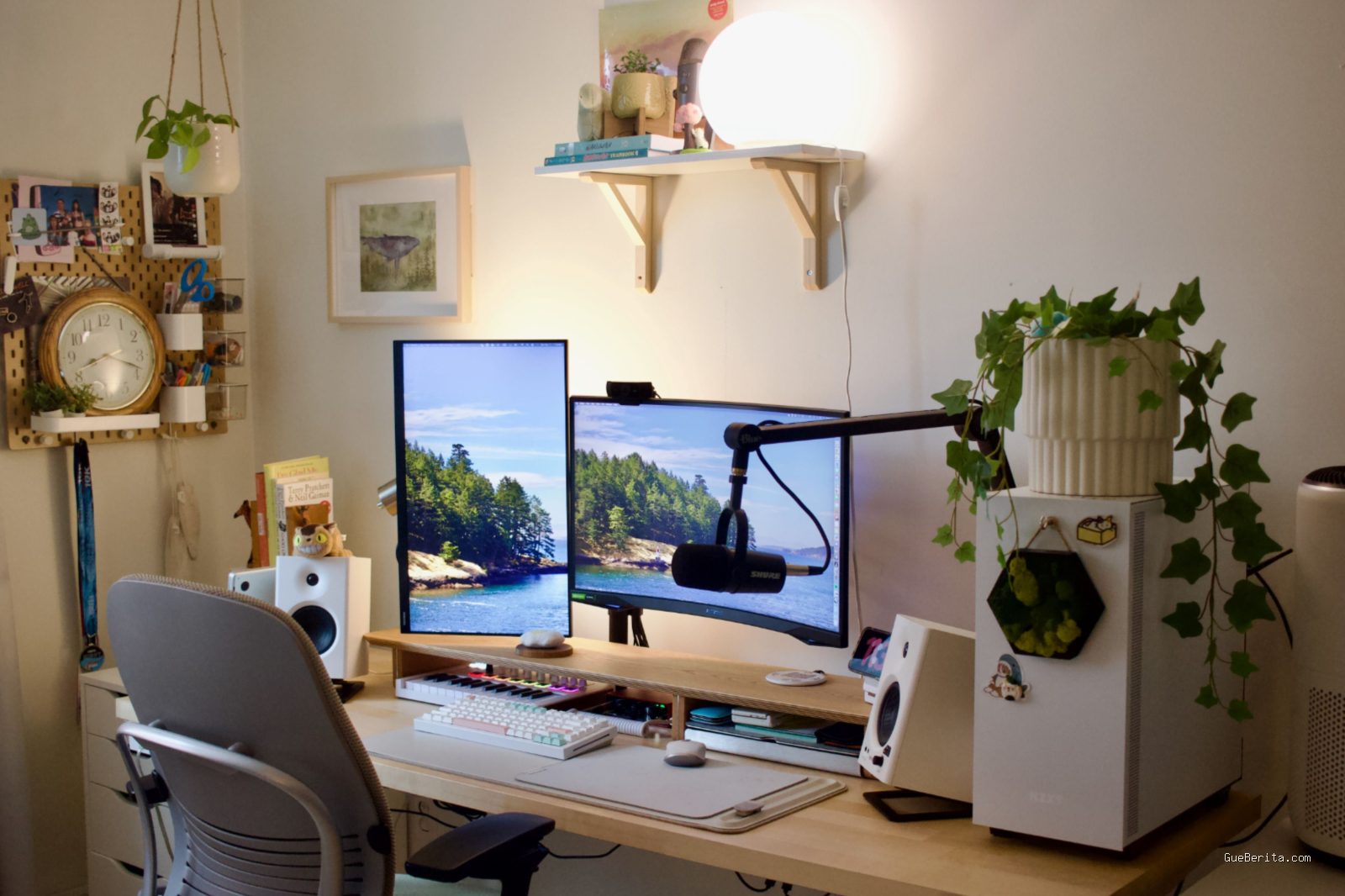 Photo by id.pinterest.com - Panduan Memilih Monitor Kerja dari Rumah yang Ergonomis dan Efektif
