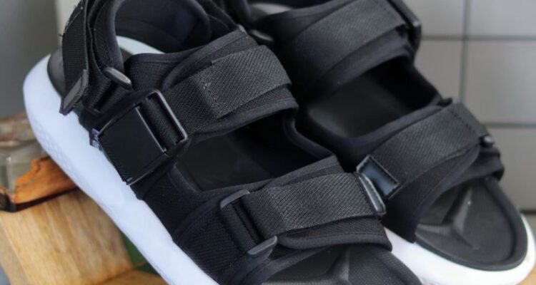 Photo by shopee.co.id - Panduan Memilih Sandal Nyaman untuk Jalan-Jalan agar Kaki Tidak Sakit