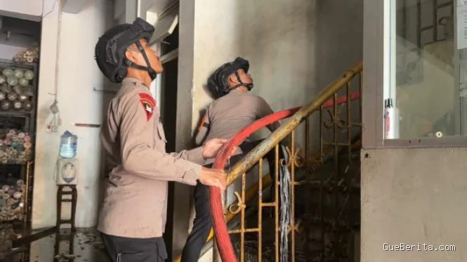 Pasar Asemka Dilanda Kebakaran, Brimob Polda Metro Jaya Dikerahkan