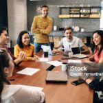 Photo by istockphoto.com - Strategi Membangun Hubungan Profesional yang Harmonis dengan Rekan Kerja