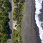Waspada Gelombang 2,5 Meter di Perairan Sultra: Daftar Wilayah Terdampak