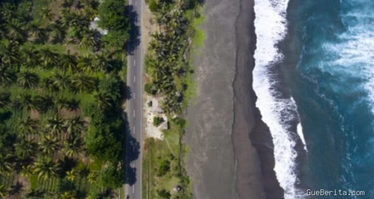 Waspada Gelombang 2,5 Meter di Perairan Sultra: Daftar Wilayah Terdampak
