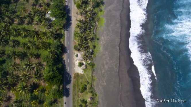 Waspada Gelombang 2,5 Meter di Perairan Sultra: Daftar Wilayah Terdampak