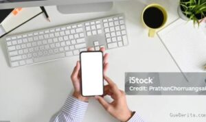 Photo by istockphoto.com - Cara Menghadapi Bos yang Selalu Menghubungi di Luar Jam Kerja Malam