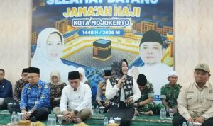 jemaah-haji-kota-mojokerto-tiba-dengan-selamat-dan-disambut-haru-32363