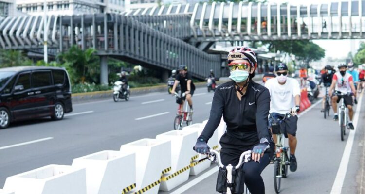 Photo by smartcity.jakarta.go.id - Bersepeda vs Jalan Kaki: Mana yang Lebih Baik untuk Pemula?