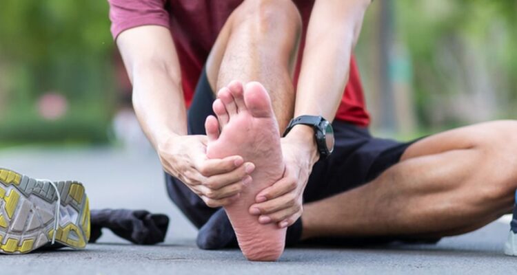 Photo by kompas.com - Penyebab Kaki Sakit Setelah Jalan Jauh dan Cara Mengatasinya