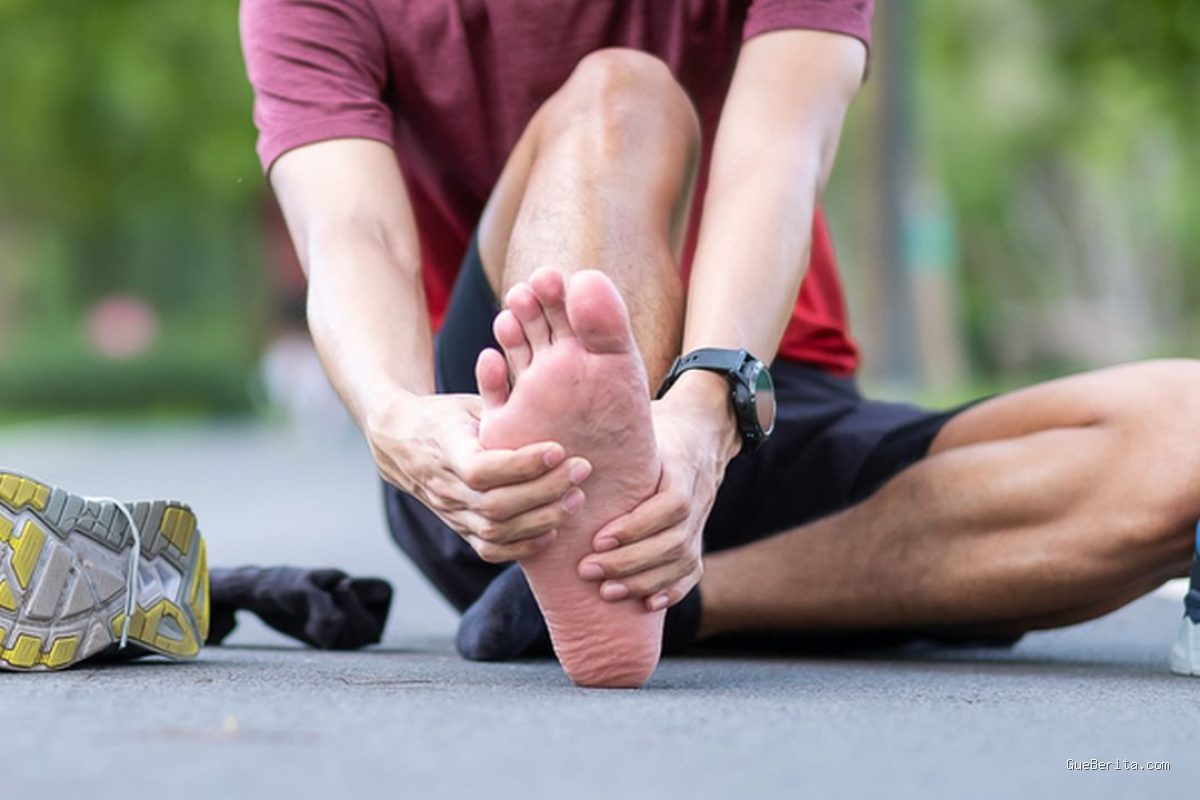 Photo by kompas.com - Penyebab Kaki Sakit Setelah Jalan Jauh dan Cara Mengatasinya