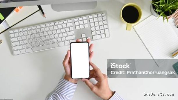 Photo by istockphoto.com - Cara Menghadapi Bos yang Selalu Menghubungi di Luar Jam Kerja Malam