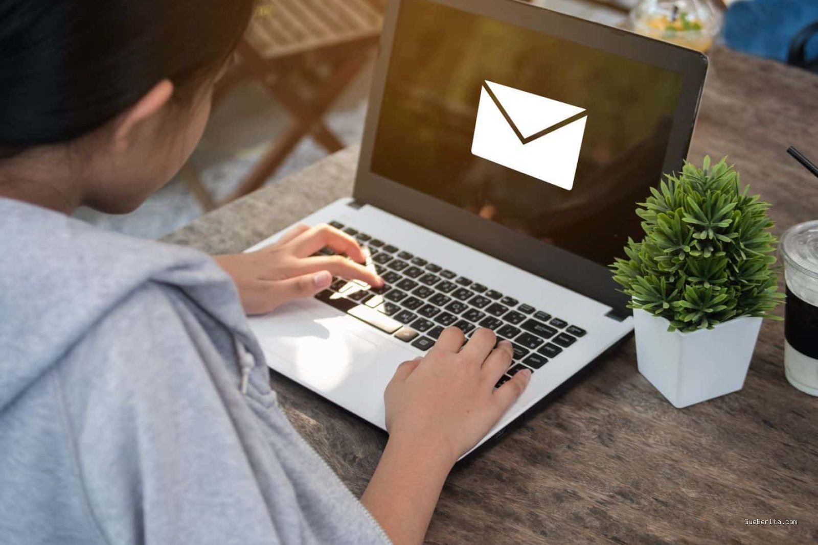 Cara Menulis Email Pengajuan Cuti Mendadak Karena Keperluan Mendesak