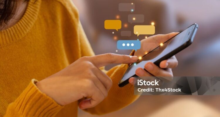 Photo by istockphoto.com - Contoh Surat Resign Lewat Chat WhatsApp yang Tetap Menjaga Kesopanan