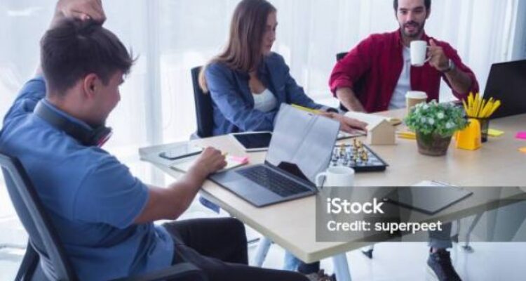 Photo by istockphoto.com - Penyebab Karyawan Mengalami Burnout Kronis Akibat Beban Kerja Berlebih