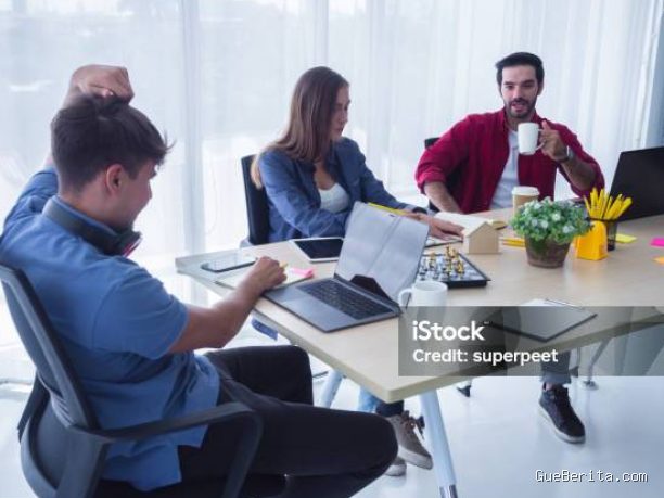 Photo by istockphoto.com - Penyebab Karyawan Mengalami Burnout Kronis Akibat Beban Kerja Berlebih