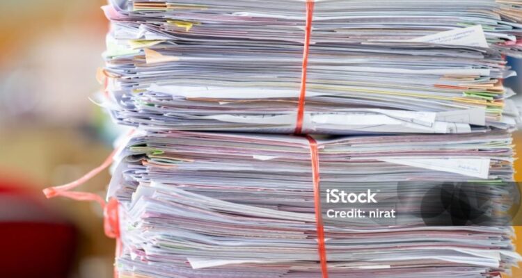 Photo by istockphoto.com - Penyebab Surat Pengalaman Kerja Paklaring Gak Kunjung Dikeluarkan Kantor