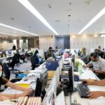 Photo by indooffice.co.id - Standar Gaji Data Analyst Fresh Graduate di Bank BUMN dan Swasta