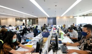 Photo by indooffice.co.id - Standar Gaji Data Analyst Fresh Graduate di Bank BUMN dan Swasta