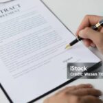 Photo by istockphoto.com - Tanda Kontrak Kerja Banyak Jebakan Pasal Merugikan Sebelum Ditandatangani