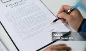 tanda-kontrak-kerja-banyak-jebakan-pasal-merugikan-sebelum-ditandatangani-99474 Photo by istockphoto.com - Tanda Kontrak Kerja Banyak Jebakan Pasal Merugikan Sebelum Ditandatangani