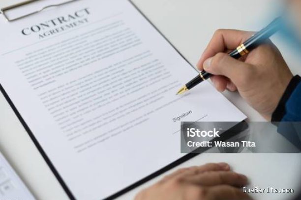 Photo by istockphoto.com - Tanda Kontrak Kerja Banyak Jebakan Pasal Merugikan Sebelum Ditandatangani