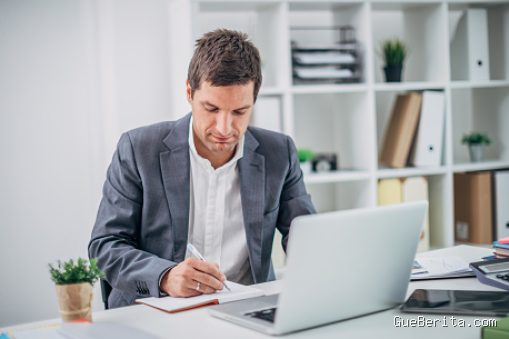 Photo by istockphoto.com - Trik Mengatasi Sindrom Impostor di Tempat Kerja Lingkungan Orang Hebat